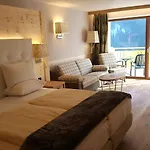 Ξενοδοχείο Cesa Tyrol 4*