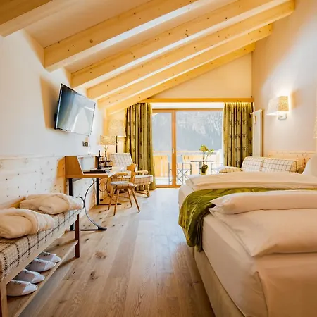 瑟萨蒂罗尔酒店