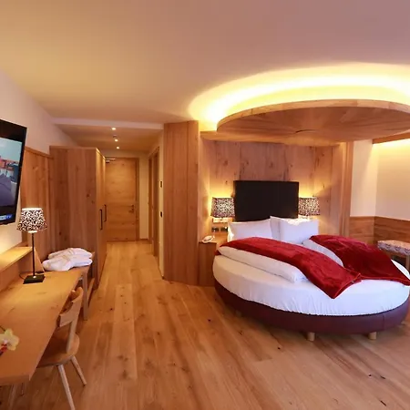 瑟萨蒂罗尔酒店