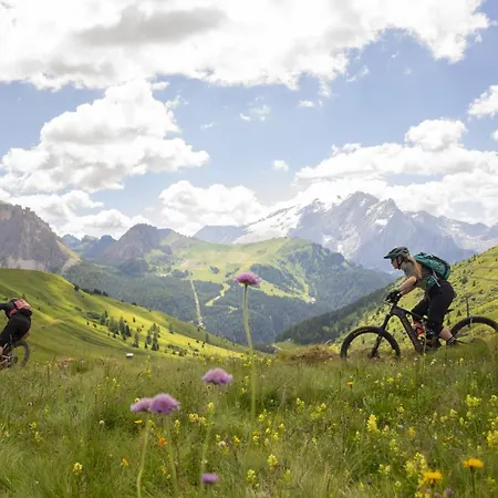瑟萨蒂罗尔酒店 4*