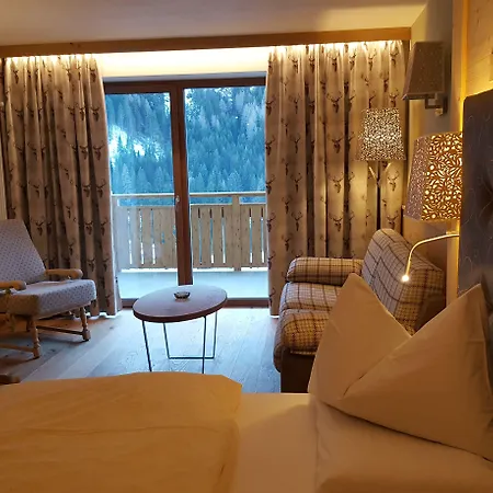 瑟萨蒂罗尔酒店