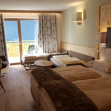 瑟萨蒂罗尔酒店 4*