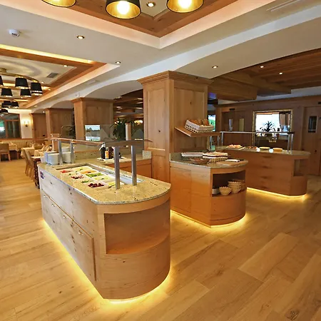 瑟萨蒂罗尔酒店 4*