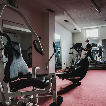 瑟萨蒂罗尔酒店