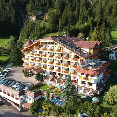 Cesa Tyrol Hotel