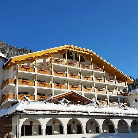Cesa Tyrol Szálloda Canazei