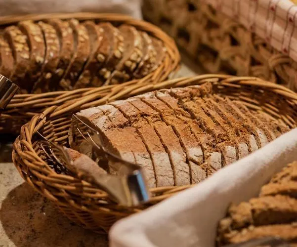 瑟萨蒂罗尔酒店