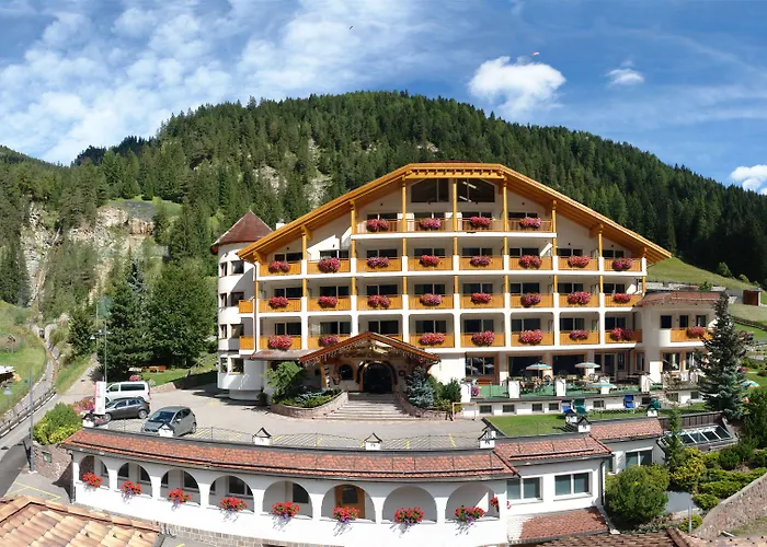 ホテル Cesa Tyrol